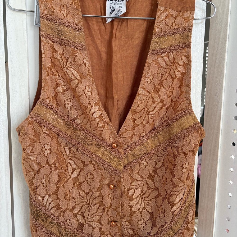 Papillon Blanc Terracotta Floral Lace Vest - Picture 2 of 4